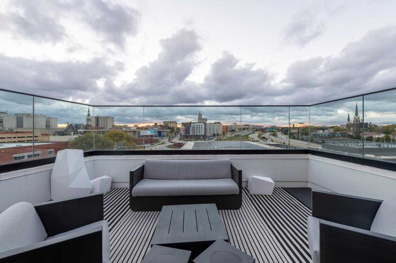 Flexhome Skywalk To Fiserv U4 With Rooftop, Gym, And Parking Milwaukee Exterior photo