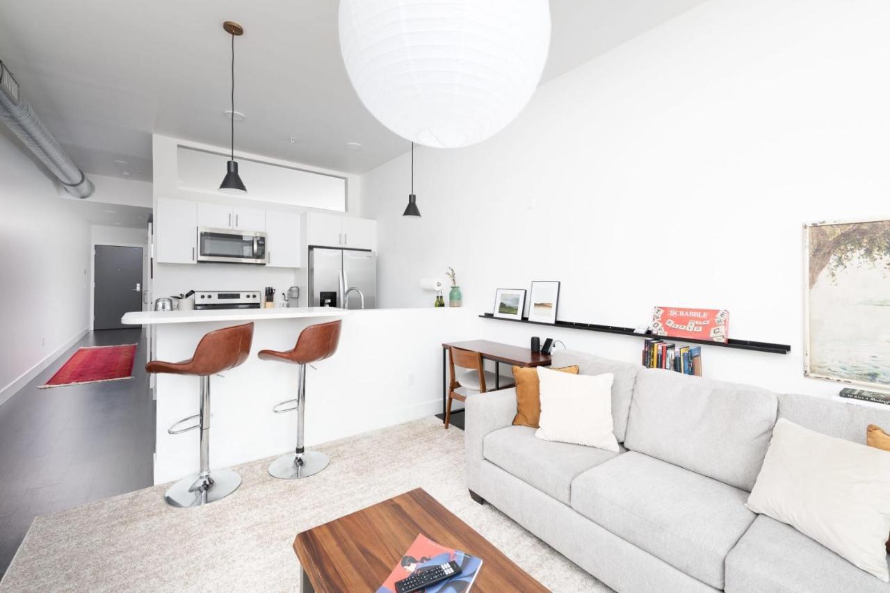 Modern 1Br Apt With Skywalk To Fiserv, Rooftop, And Parking Milwaukee Exterior photo